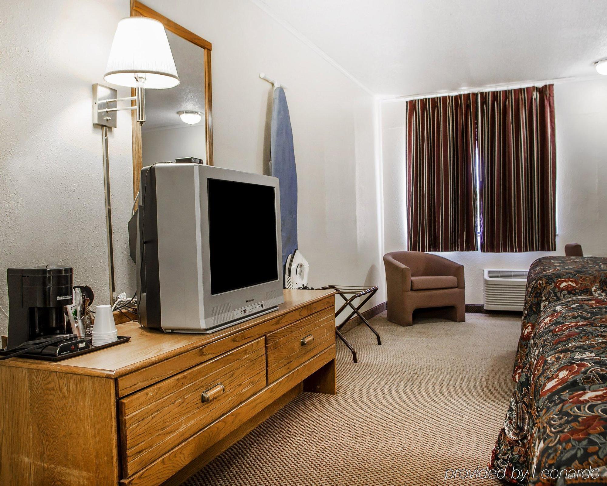 Econo Lodge Inn & Suites Newton Extérieur photo