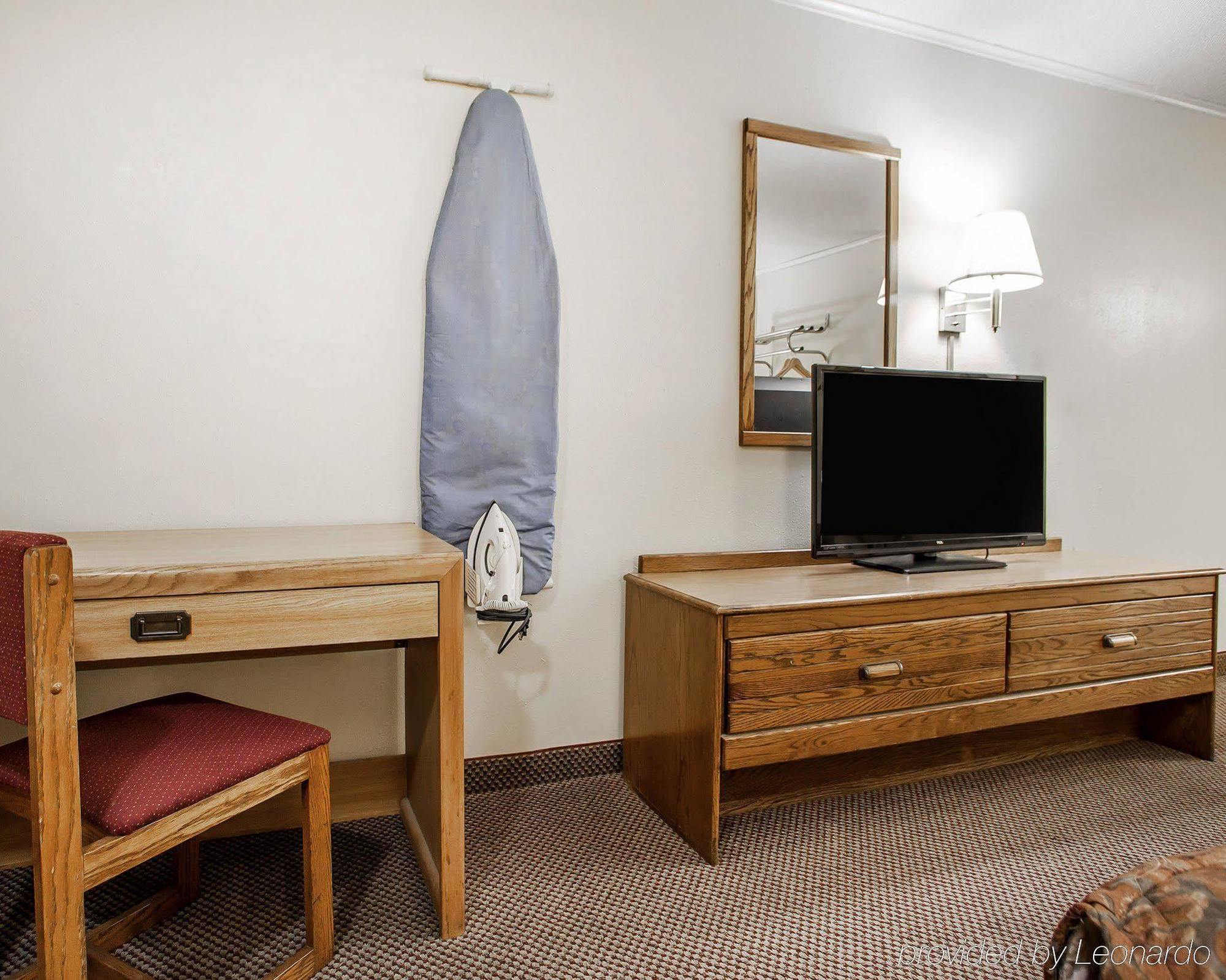 Econo Lodge Inn & Suites Newton Extérieur photo